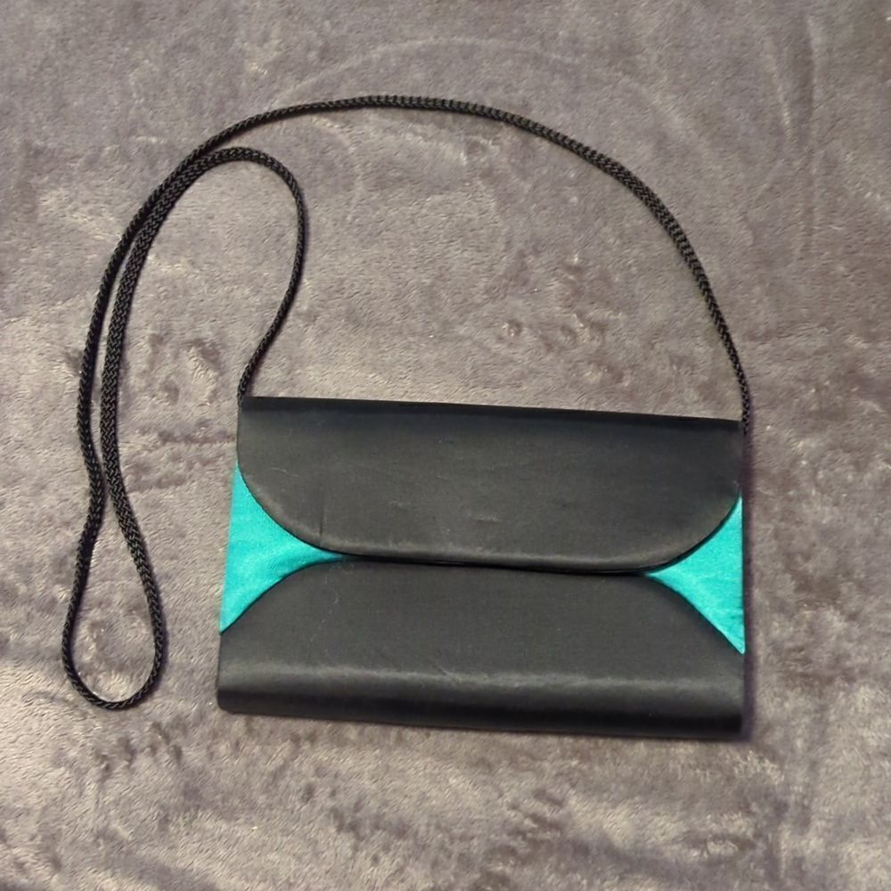 Vint. La Regale Womans Black/green Satin Clutch Evening Bag Purse